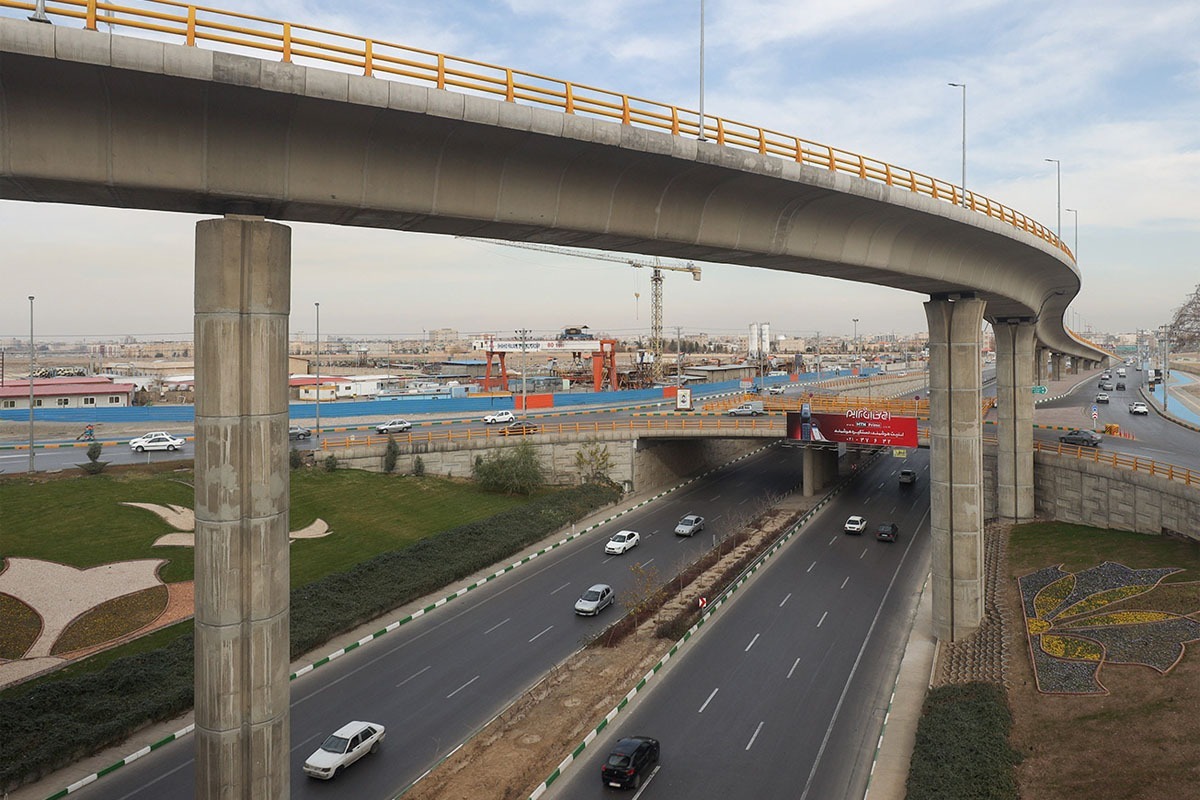 با بهره‌برداری از این تقاطع چهارسطحی، یکی از گره‌های مهم ترافیکی غرب مشهد برطرف شد.