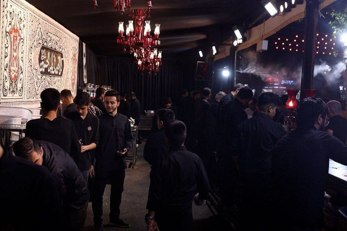 در سومین شب ماه محرم، موکب امام‌هادی(ع) در خیابان دانشگاه مشهد میزبان عزاداران حسینی است.