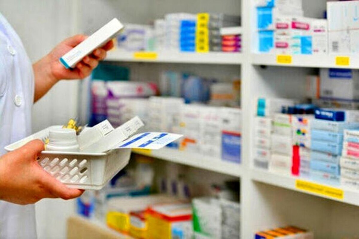 طبق اعلام بانک مرکزی، متقاضیان ارز درمانی می‌توانند در صورت تشخصی پزشک داخلی و همچنین تایید از سوی وزارت بهداشت تا سقف ۱۰ هزار دلار ارز درمانی دریافت کنند.