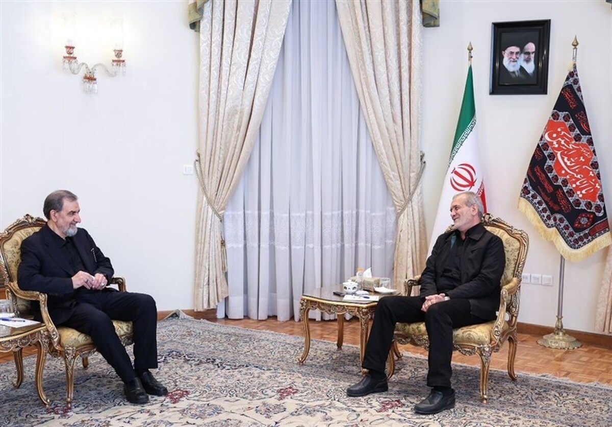 دبیر شورای عالی هماهنگی اقتصادی سران قوا، وزیر سابق نفت و رئیس دیوان محاسبات به صورت جداگانه با رئیس‌جمهور منتخب دیدار کردند.