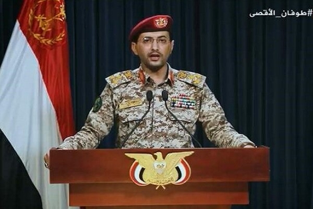 سخنگوی نیروهای مسلح یمن از حمله ارتش این کشور به ناو هواپیمابر آمریکایی «آیزنهاور» و یک کشتی در دریای سرخ و دریای عرب خبر داد.