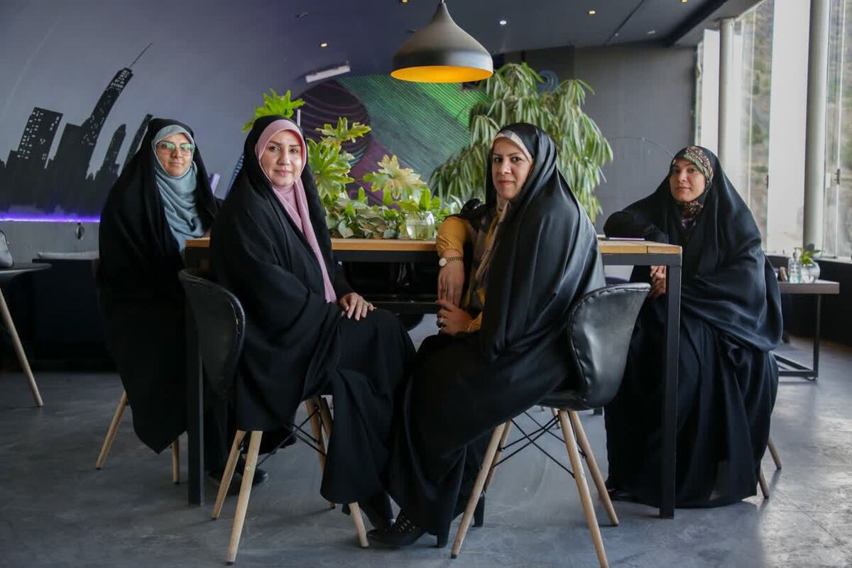 در میان همهمه ها بود که  فهمیدیم بیش از پیش نیازمند این هستیم که درباره مسائل بانوان گفتگو کنیم. دختران جوان و موفق شهر را به هم معرفی کنیم و بگذاریم مسائل زنان از طریق خود آنها حل شود.
