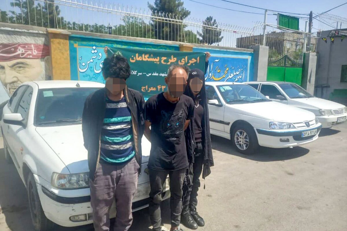 با تلاش پلیس مشهد، دیروز باند ۳ نفره سرقت خودرو در بولوار توس منهدم شد.