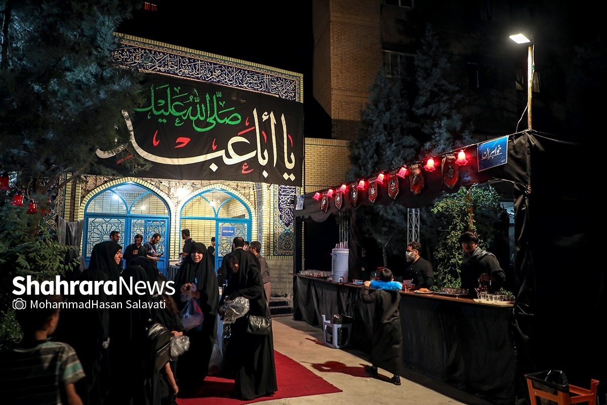 هم‌زمان با آغاز دهه محرم، هیئت محبان‌الزینب(س) مشهد نیز در کنار سایر هیئات مذهبی، میزبان عزاداران حسینی است.