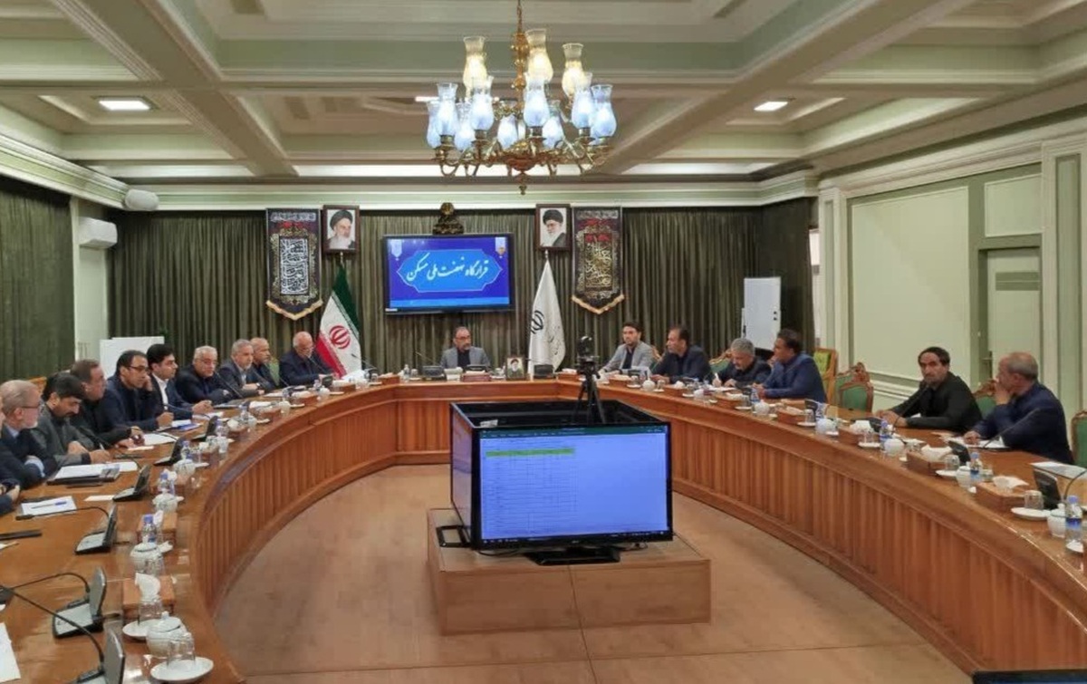 جلسه قرارگاه نهضت ملی مسکن با حضور استاندار خراسان‌رضوی و با هدف هماهنگی حداکثری بانک‌ها در پرداخت تسهیلات نهضت ملی مسکن برگزار شد.