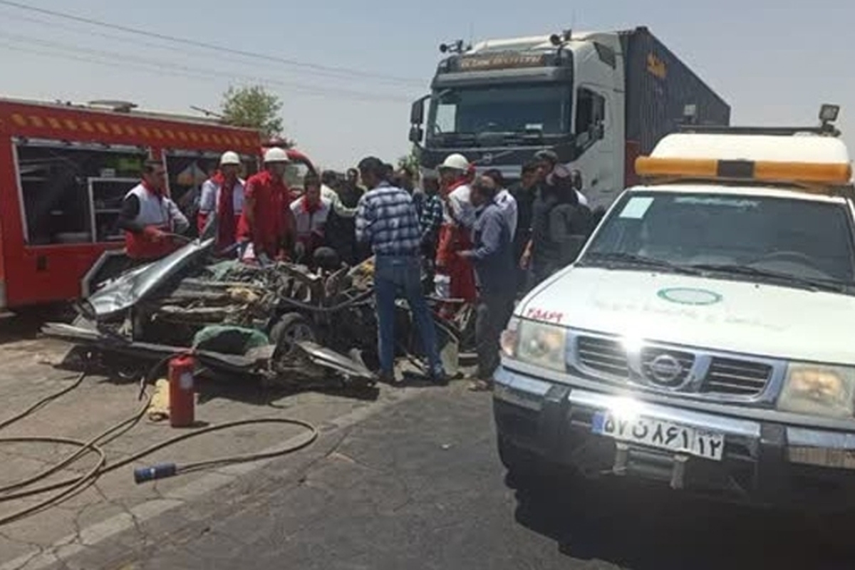 مدیرعامل جمعیت هلال احمر استان خراسان رضوی از امدادرسانی نجاتگران هلال احمر اين استان به حادثه برخورد پراید با تریلی با یک فوتی و ۲ مصدوم در محور رشتخوار به تربت حیدریه خبرداد.