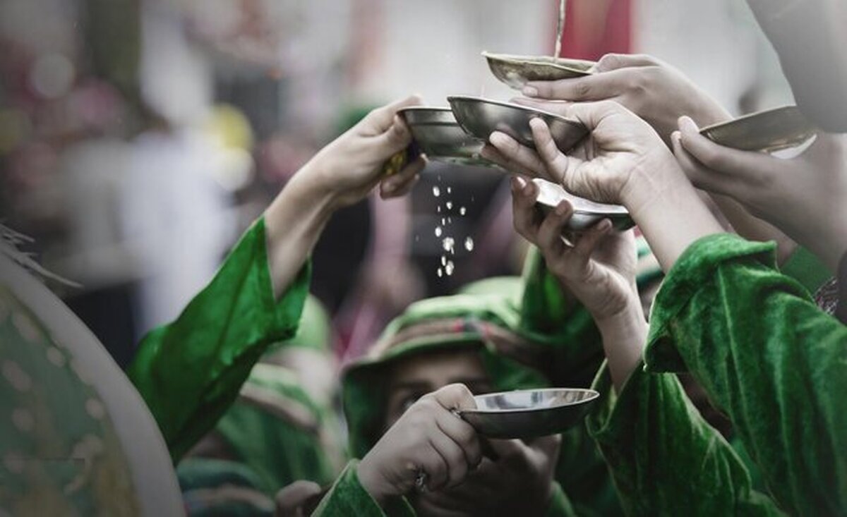 گرچه ۱۴۰۰ سال از واقعه عاشورا و آنچه بر امام‌حسین(ع)، اهل‌بیت(ع) و یاران باوفایش گذشته است، می‌گذرد، همچنان در بسیاری از روستاهای خراسان‌رضوی ازجمله شهرستان کوهسرخ، هم‌زمان با فرارسیدن تاسوعا و عاشورای حسینی، آیین‌های باشکوهی که از پیشینه دیرینه‌ای برخوردار هستند، برگزار می‌شود.