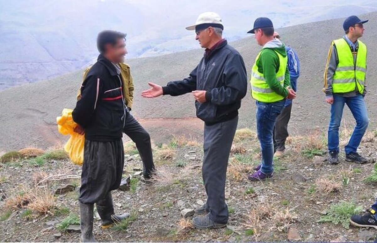 خانه‌های همیار طبیعت طرحی بود که برای اولین بار در کشور توسط طبیعت دوستان خراسان رضوی برای حفاظت بهتر از عرصه‌هایی که سال‌هاست کارهای اشتباه بسیاری از انسان‌ها آنها را به نابودی کشانده‌اند راه‌اندازی شد.