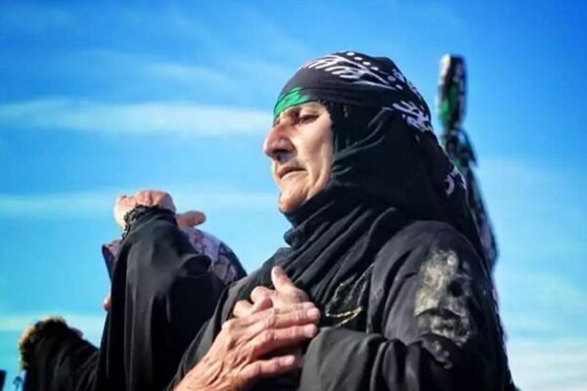 یکی از رسوم عزاداری در ایام ماه محرم که بدون حضور مردان برگزار می شود را ایلامی ها با نام چایینه خوانی می شناسند که در آن تنها زنان به سوگواری می پردازند.