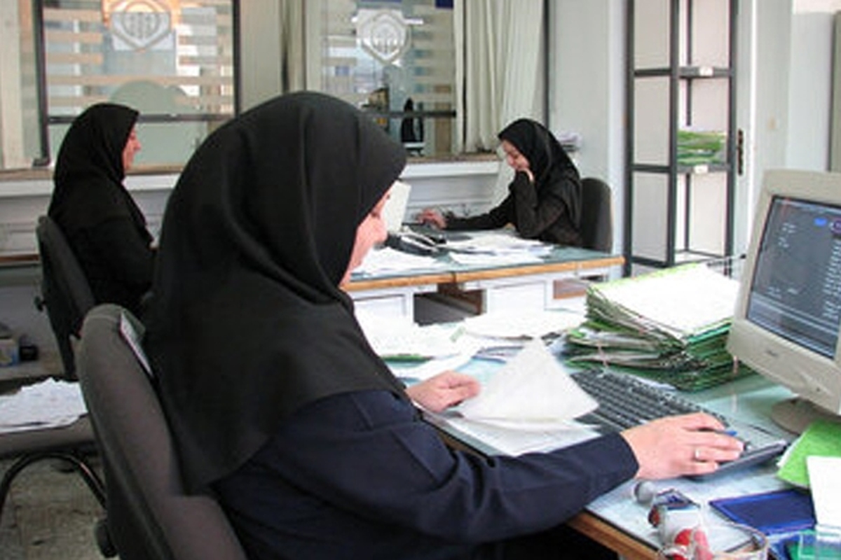 استمرار گرمای شدید تابستان که در برخی نقاط کرمانشاه در حد ۵۰ درجه سانتی گراد نیز گزارش شده است باعث تغییر مجدد ساعات کار ادارات ، بانکها و سازمان‌های دولتی طی هفته آینده شد.