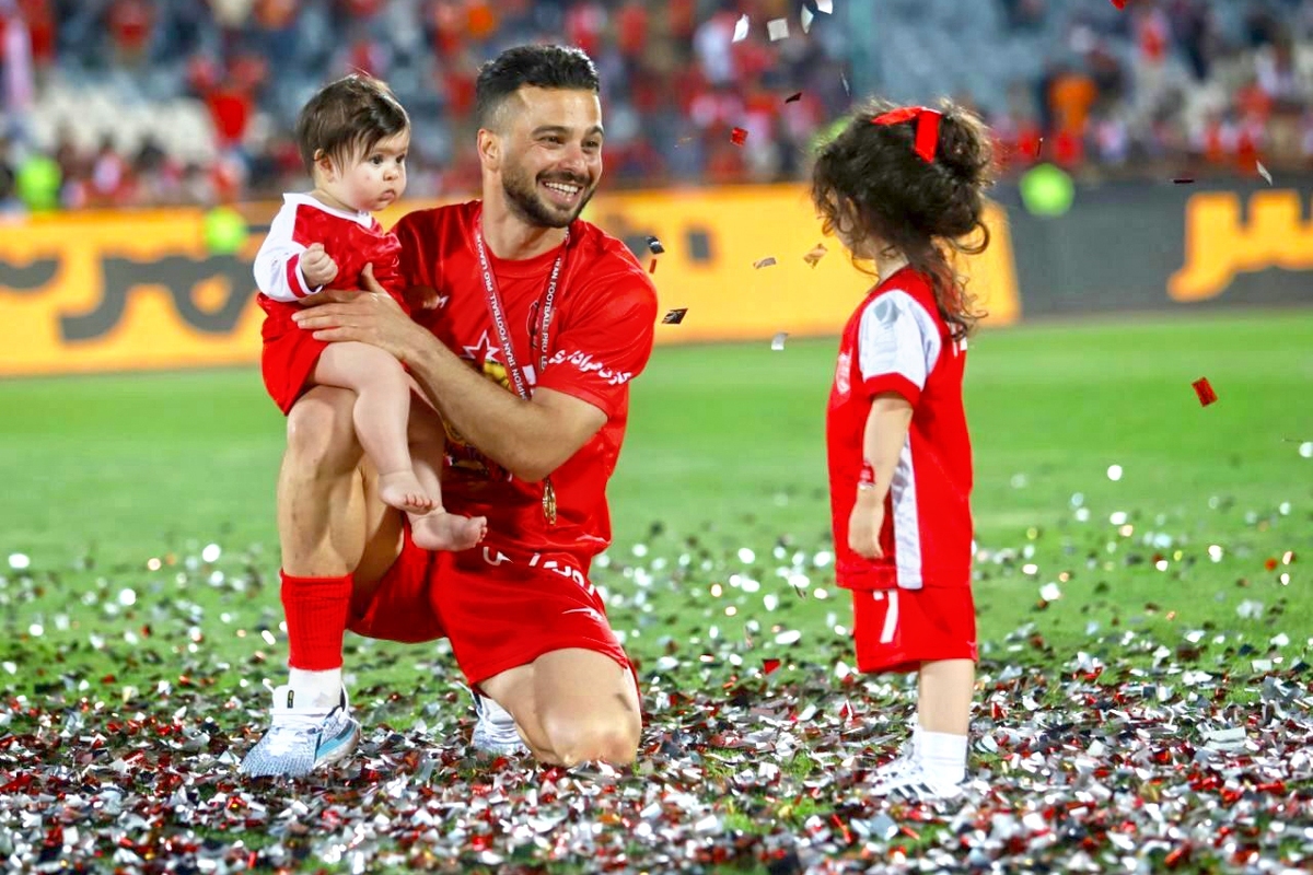 سروش رفیعی بعد از بازگشت به ایران با پرسپولیس تمدید می‌کند.