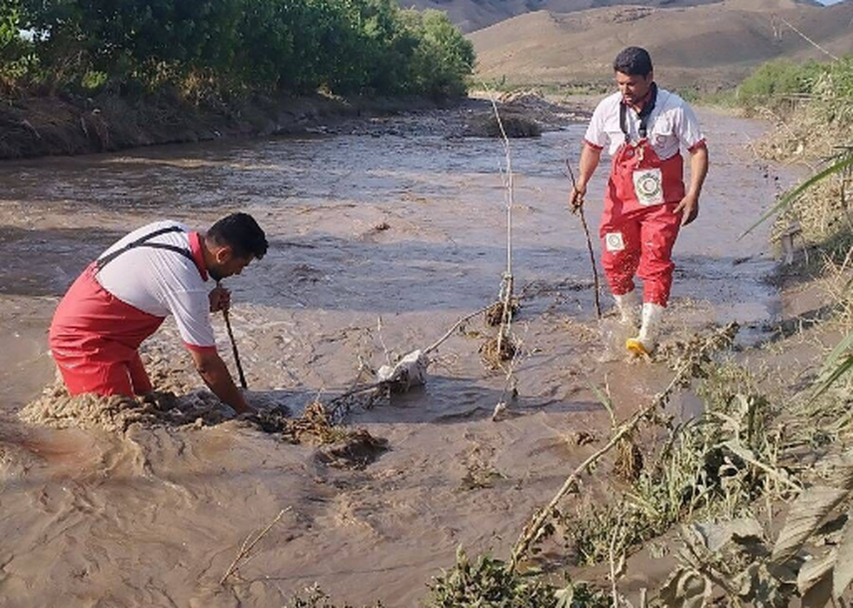 امدادگران هلال احمر چالوس پیکر سومین مفقودی ناشی از سیل ۲۴ خرداد در جاده چالوس را پیدا کردند.