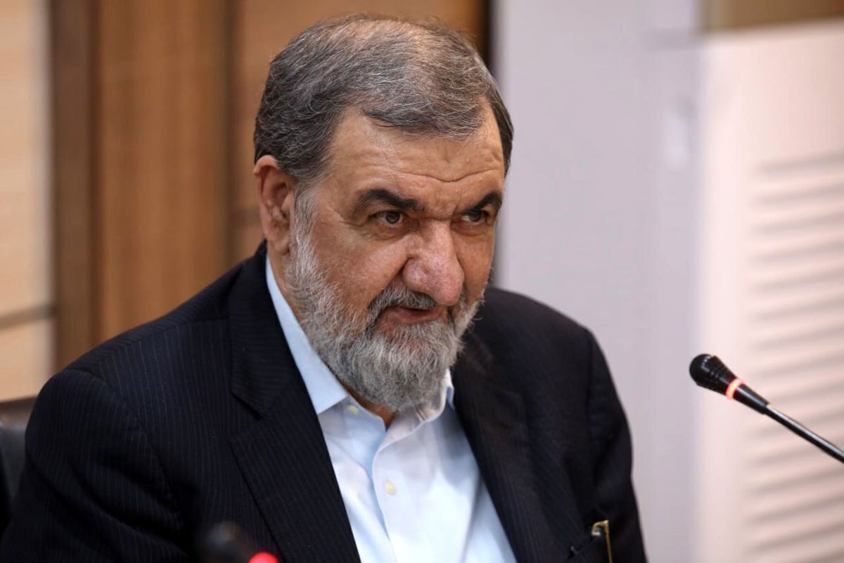 عضو مجمع تشخیص مصلحت نظام تاکید کرد: کسی که با حجت شرعی، عقلی و برای احترام به مردم از رقابت کناره گیری می کند، فداکاری کرده و مردم قدر این صداقت و گذشت را می دانند.