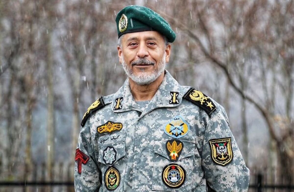 مستند «تکاور»، روایتی از زندگی امیر دریادار حبیب الله سیاری، تکاور نیروی دریایی ارتش جمهوری اسلامی و معاون هماهنگ کننده ارتش می‌باشد.