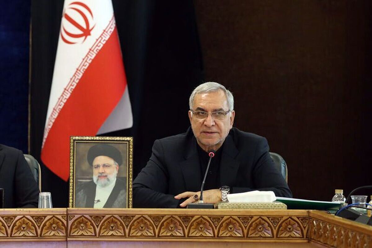 وزیر بهداشت، درمان و آموزش پزشکی با بیان اینکه هیچکدام از پروژه‌های بهداشت و سلامت نمایشی افتتاح نشد، گفت: تا پایان امسال ۸ هزار تخت بیمارستانی جدید آماده افتتاح داریم.