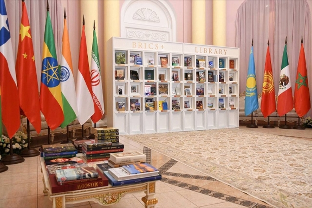 کتاب تاریخ اقتصادی شهر مشهد در میان کتب کتابخانه جدیدالتاسیس بریکس پلاس قرار گرفت.