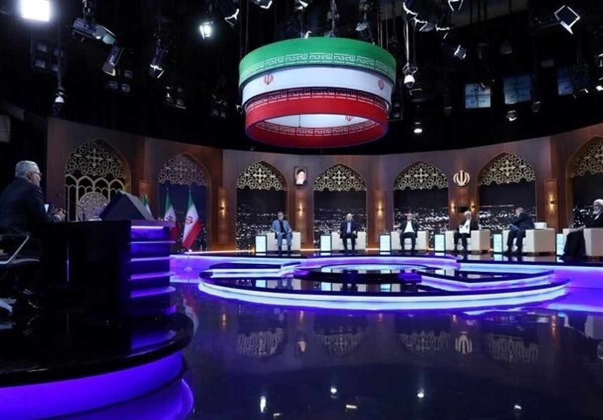 پنجمین و آخرین مناظره انتخابات ۱۴۰۳، ظهر امروز سه شنبه پنجم تیرماه از ساعت ۱۲:۳۰ با موضوع «کارآمدسازی دولت» آغاز شد.