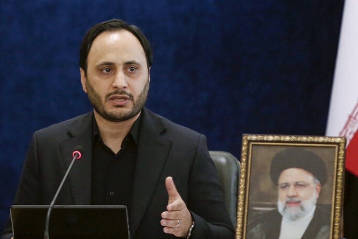 سخنگوی دولت در پاسخ به اظهارات اخیر حسن روحانی، با اشاره به اینکه میانگین ساخت مسکن و خودرو در دولت گذشته را نباید ملاک قرار داد، تصریح کرد: دولت یازدهم در شرایط مطلوبی آغاز به کار کرد و به تدریج از نرخ‌های مثبت را به نرخ‌های منفی تبدیل کرد. نباید خودمان را به فراموشی بزنیم.