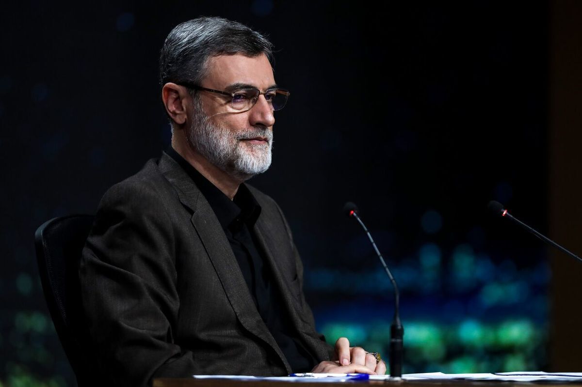 نامزد انتخابات ریاست جمهوری در نامه ای به خانواده شهید رئیسی نوشت: در طول مناظرات آنجا که برخی سخن از لزوم پایان تفکر دولت سیزدهم کردند بیش از پیش مصمم شدم که باید از شهید مظلوم‌مان دفاع کنیم و نگذاریم این مسیر نورانی در میان کج راهه های منتهی به ذلت و چپاول گم شود.