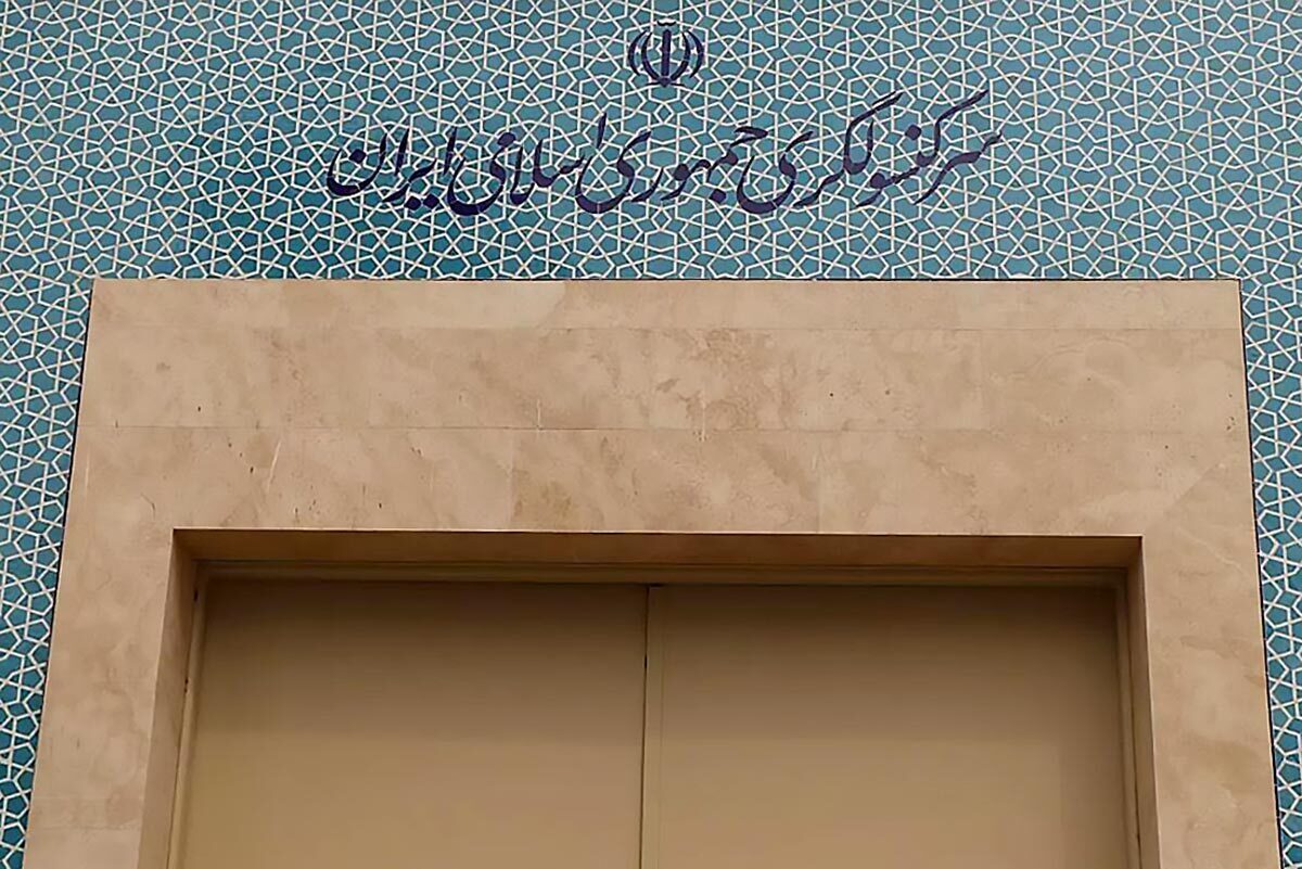 محمد صدیقی‌فر با بیان اینکه پنج نمایندگی ایران در افغانستان فردا شعبه اخذ رای هستند گفت: احتمالا حدود ۲۵۰ ایرانی در هرات حضور دارند و امکان دسترسی تمام ایرانیان مقیم و مسافر در هرات به سرکنسولگری ایران وجود دارد.