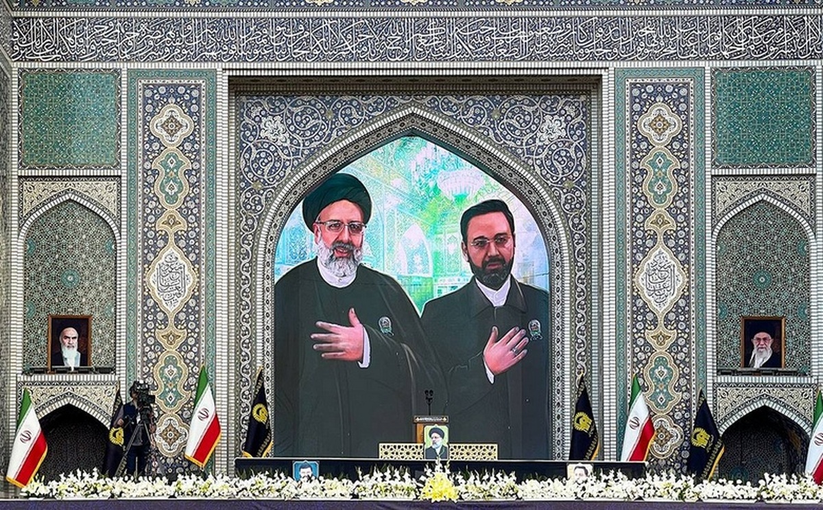 آیین بزرگداشت آیت الله شهید دکتر بهشتی و ۷۲ تن شهدای واقعه هفتم تیر، عصر امروز با حضور زائران و مجاوران بارگاه منور رضوی در ایوان مقصوره مسجد گوهرشاد برگزار شد.
