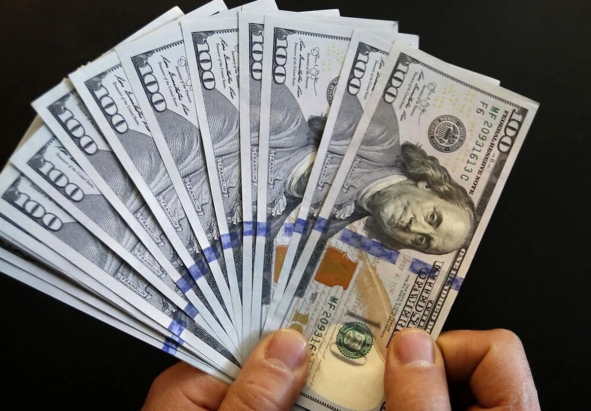 قیمت دلار در هفته ابتدایی تیرماه روند افزایشی در پی داشت؛ افزایشی‌شدن قیمت دلار برخلاف پیش‌بینی کارشناسان اقتصادی و توقع معامله‌گران رخ داد.