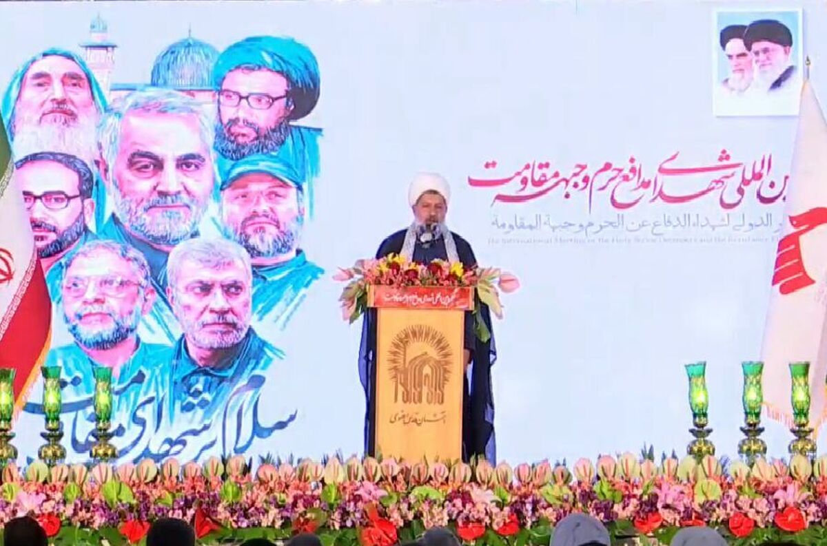 دومین کنگره جهانی شهدای مدافع حرم و محور مقاومت، صبح امروز با حضور سردار سرتیپ اسماعیل قاآنی، فرمانده نیروی قدس سپاه پاسداران و جمعی از فرماندهان محور مقاومت و نیرو‌های مسلح و خانواده‌های معظم شهدا در دارالمرحمه حرم مطهر رضوی برگزار شد.