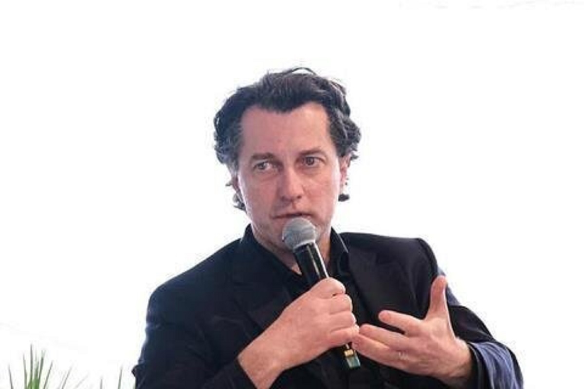 دومینیک بوتونا بر اساس حکم دادگاه یک سال اول محکومیت‌اش را در منزل و با دستبند الکترونیکی خواهد گذراند.