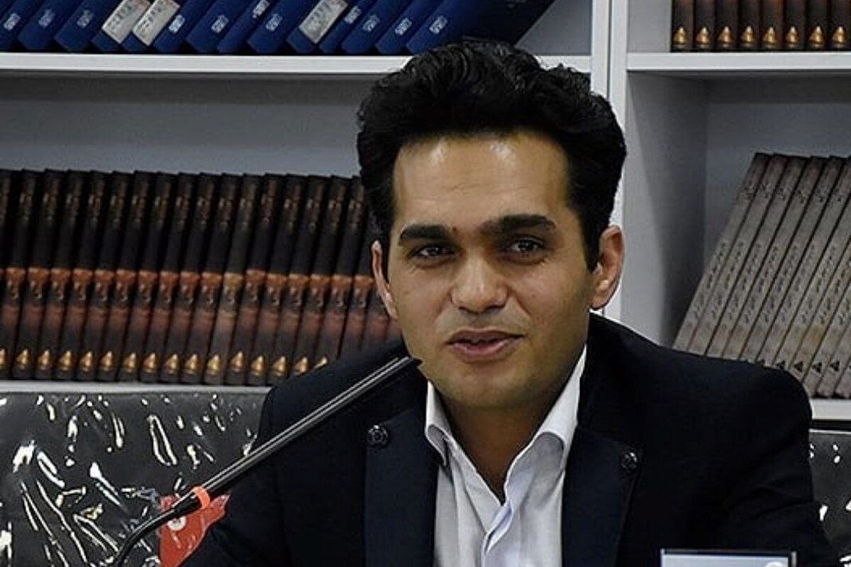 مهدی حاتمی، شاعر مجموعه‌شعر «فرفره کولی»، می‌گوید: شاعر یا نویسنده نمی‌تواند مانند یک ربات به صورت مداوم، اثر تولید کند. من عیناً زندگی را زندگی می‌کنم و سعی می‌کنم در تمامی لحظات خودم باشم.