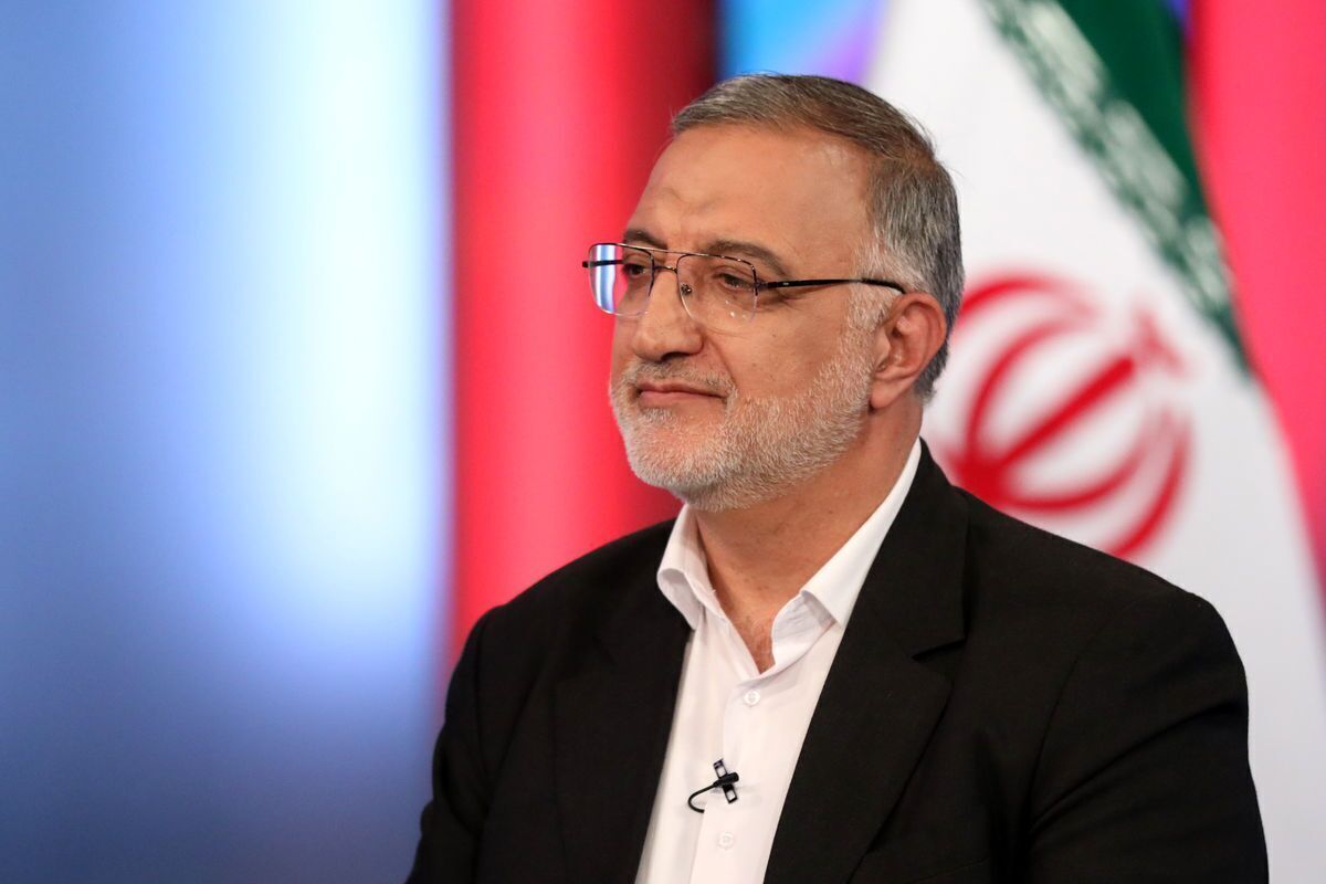 شهردار تهران نسبت به تهدید برخی از اعضای شورای شهر تهران برای استعفای دسته جمعی واکنش نشان داد.