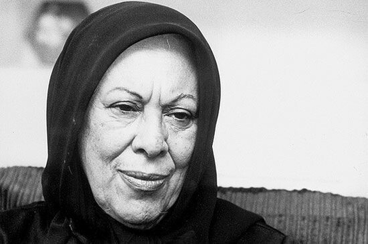 انتشار «سووشون» شاهکار ادبی سیمین دانشور در هفته‌های اخیر از سوی یک انتشارات جدید موجی از جنجال تازه را به راه انداخته است. انتشارات خوارزمی (ناشر پیشین) و انتشارات گستره (ناشر جدید) هر دو خود را صاحب امتیاز نشر آثار مرحوم دانشور می‌دانند.