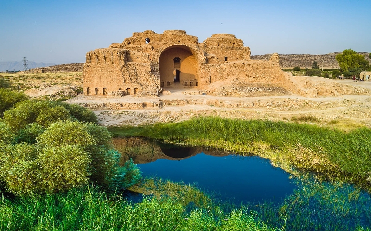 ویدئویی از وضعیت کاخ اردشیر بابکان از دیروز تا امروز را مشاهده می‌کنید.