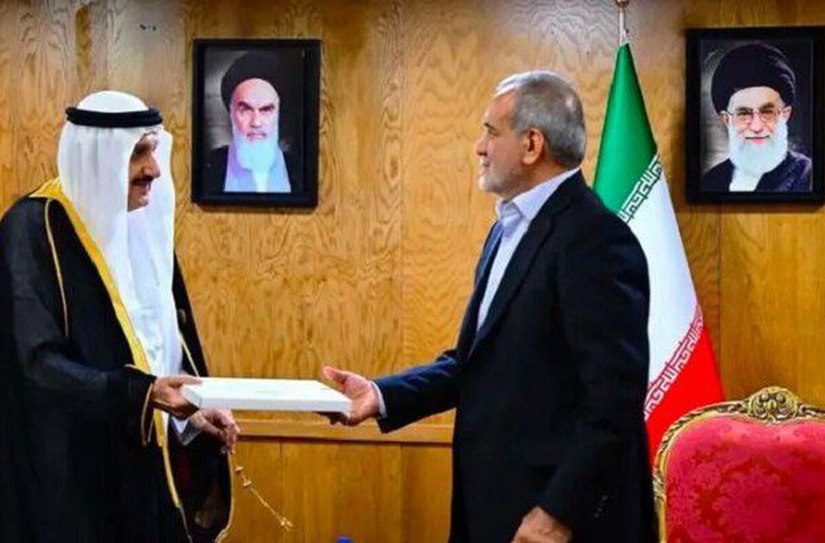 رسانه‌های عربستان از تقدیم نامه پادشاه این کشور به «مسعود پزشکیان» رئیس جمهوری ایران خبر دادند.