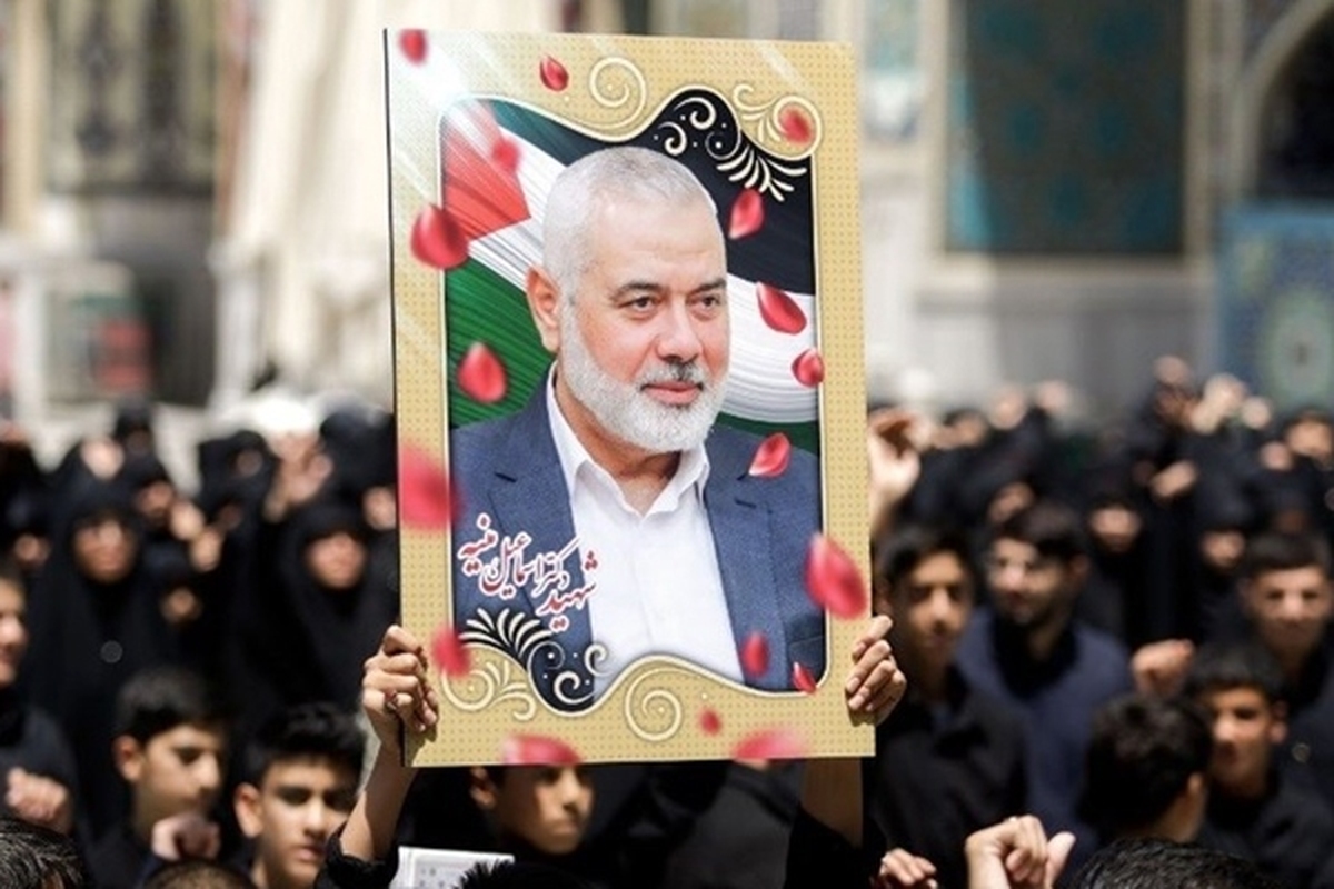 زائران حرم مطهر رضوی در اعتراض به ترور«اسماعیل هنیه» فریاد مرگ بر اسرائیل سر دادند.  