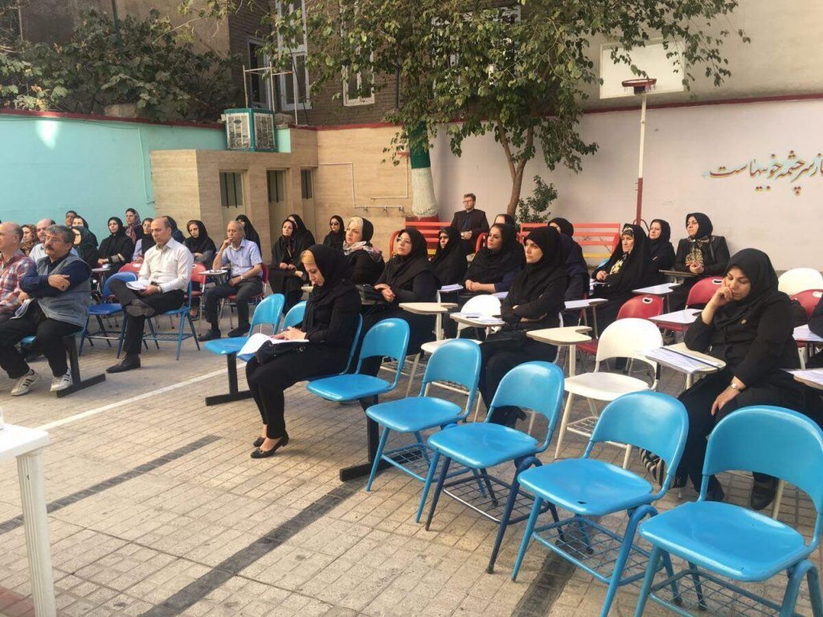 وزیر آموزش و پرورش گفت: لازمه پیشبرد اهداف تربیتی و پرورشی در بین دانش‌آموزان، تقویت جایگاه انجمن اولیا و مربیان در مدارس است.