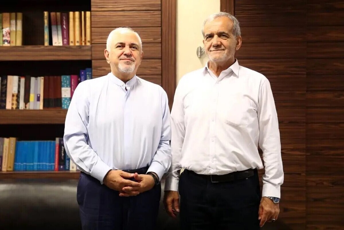 مسعود پزشکیان رئیس جمهوری اسلامی ایران در احکامی جداگانه مسئولیت‌هایی را به محمد جواد ظریف و محمد جعفر قائم پناه واگذار کرد.