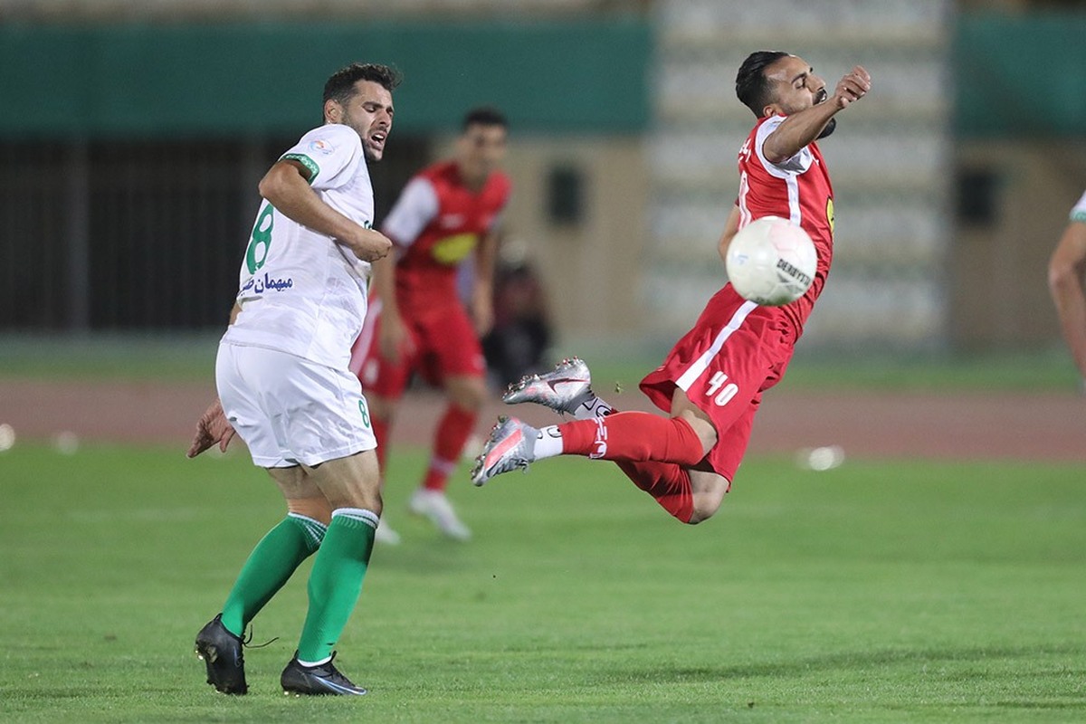 پرسپولیس در اولین بازی لیگ برتر مقابل ذوب آهن باید  ۲۸۰ کیلومتر دورتر از تهران میزبان حریفش باشد. این بازی در ورزشگاه امام خمینی(ره) شهر اراک انجام خواهد شد.