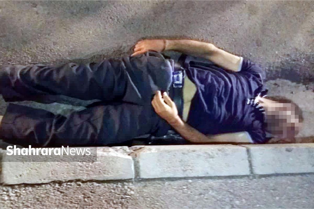مأموران کلانتری شفا بعد از کشف جسد که به‌دلیل نامعلومی و به صورت مشکوکی جان‌باخته بود، بلافاصله موضوع را به بازپرس جنایی اعلام کردند و ساعتی بعد قاضی صادق صفری به همراه گروهی از کارآگاهان پلیس آگاهی خراسان‌رضوی در محل حاضر شدند. 