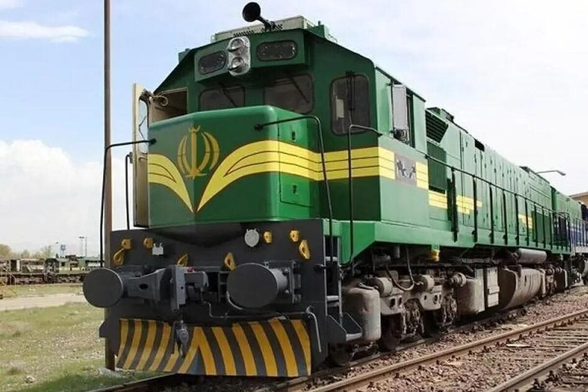 یک واگن از قطار مسافری قزوین - مشهد در حوالی گرمسار دچار نقص در سیستم‌چرخ و محور شده است.