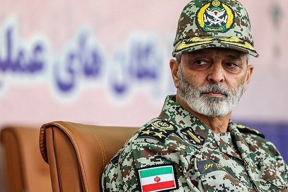 فرمانده کل ارتش با حضوردر منطقه پدافند هوایی شمال از بخش های مختلف این یگان بازدید کرد.