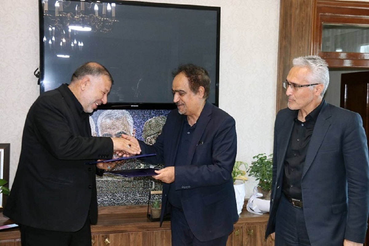 معاون بهداشتی دانشگاه علوم پزشکی مشهد اظهار کرد: در راستای ارائه خدمات بهداشتی و درمانی بیشتر به زائران و مجاوران حرم رضوی دو زائر سرای چمن و طرق در اختیار دانشگاه علوم پزشکی مشهد قرار می‌گیرد.