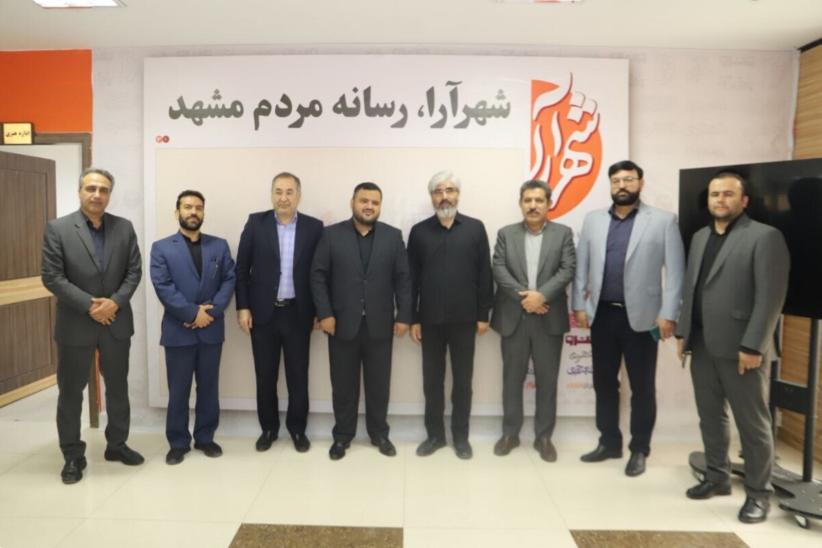 همزمان با روز خبرنگار مدیر عامل سازمان پایانه‌های مسافربری شهرداری مشهد از موسسه فرهنگی شهرآرا بازدید و به خبرنگاران این رسانه خدا قوت گفت.