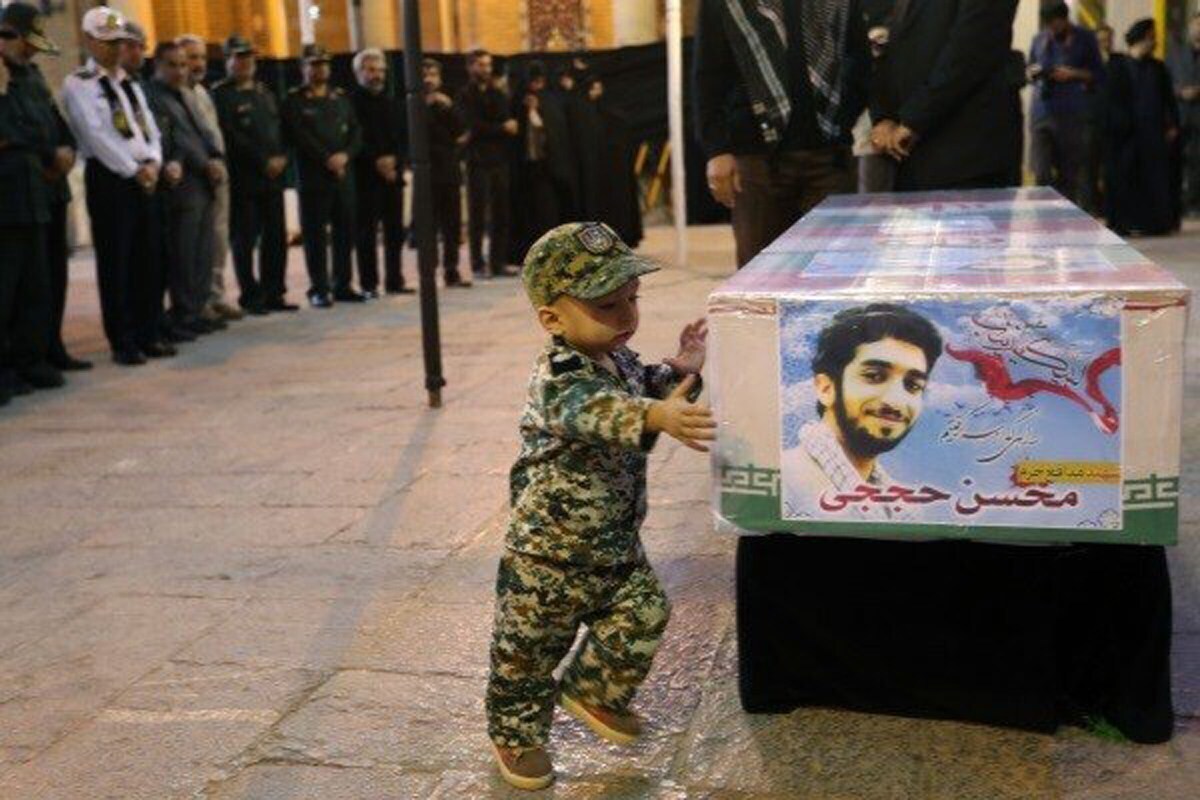 هشت سال بعد از شهادت شهید محسن حججی ناگفته‌هایی از مبادله پیکرش با داعش را ببینید و بشنوید.