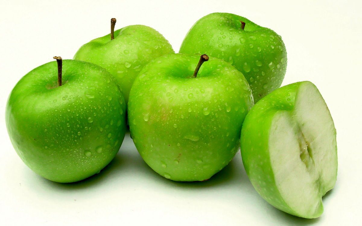 اتحادیه بارفروشان مشهد حداقل قیمت هر کیلو سیب تابستانی را ۱۵ و سیب سبز ترش را ۳۰ هزار تومان اعلام کرد.