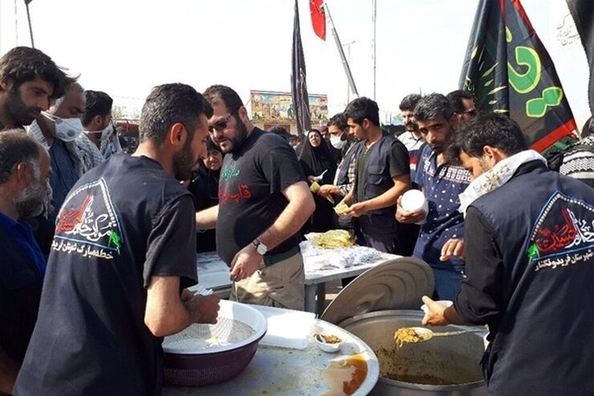 پیاده‏‌روی طولانی‌مدت در اربعین و کالری سوزاندن در مسیر، باعث می‌شود شما تمایل بیشتری برای مصرف غذا و میوه داشته باشید، اما باید در مسیر پیاده‌روی اربعین، دقت بیشتری برای تغذیه خود به خرج دهید.