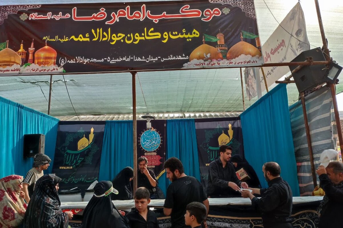 هشتمین خدمت | برپایی موکب مشهدی امام رضا (ع) در کاظمین ویژه زائران اربعین حسینی