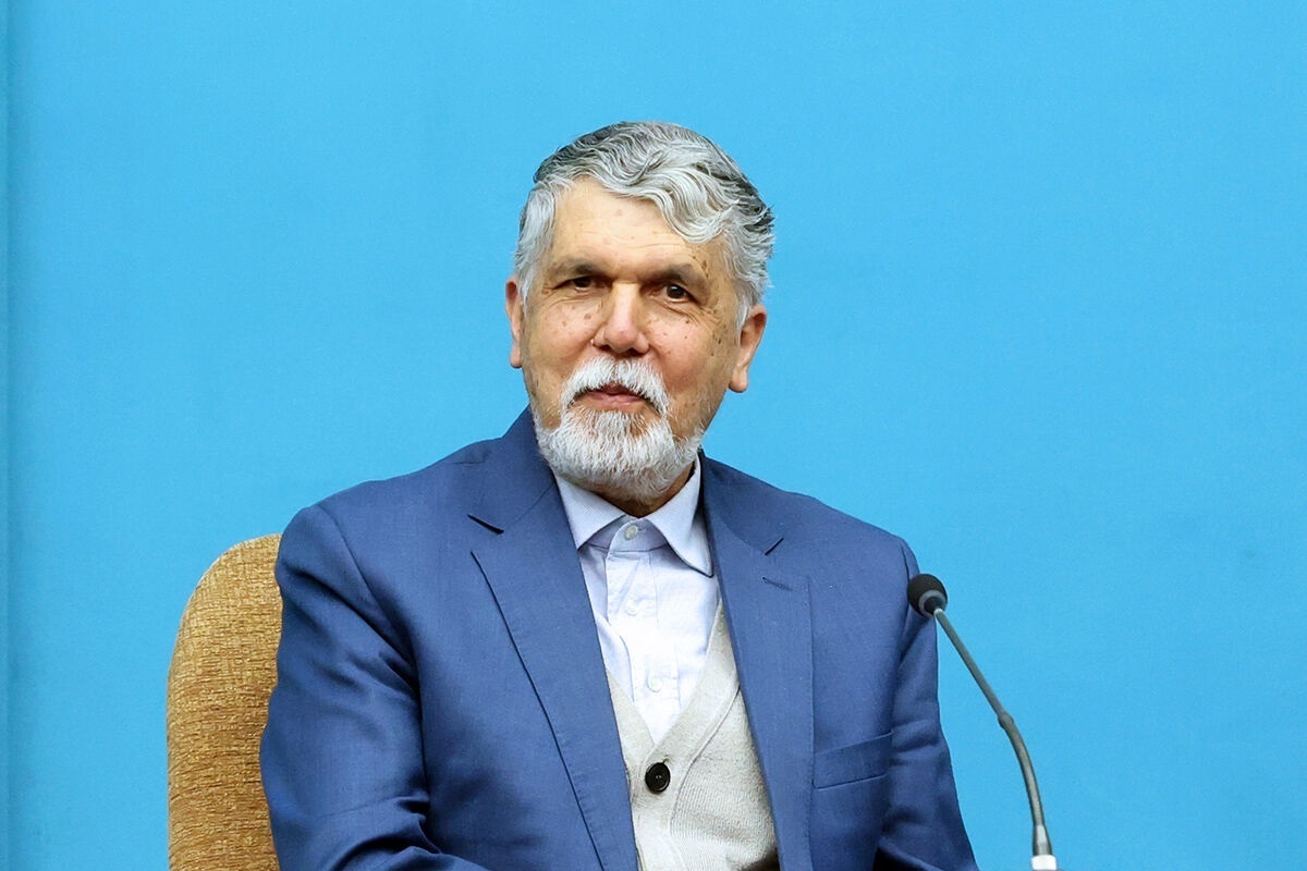 «سیدعباس صالحی» وزیر فرهنگ و ارشاد اسلامی پیشنهادی در برنامه‌ای که به مجلس شورای اسلامی ارائه کرده است اولویت‌های فرهنگی و هنری خود را برای تصدی این وزارتخانه شرح داده است.