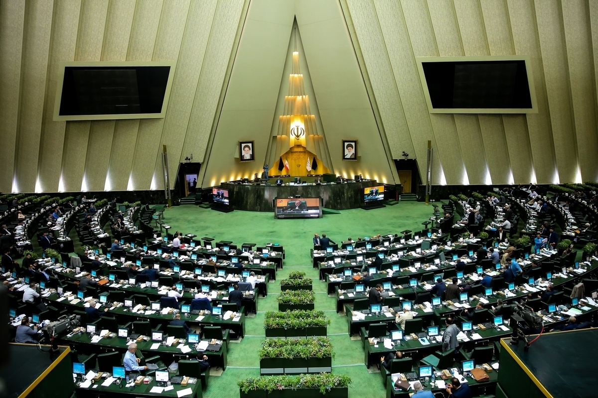 سخنگوی کمیسیون فرهنگی مجلس شورای اسلامی از مخالفت اعضای کمیسیون فرهنگی با وزیر پیشنهادی گردشگری خبر داد.