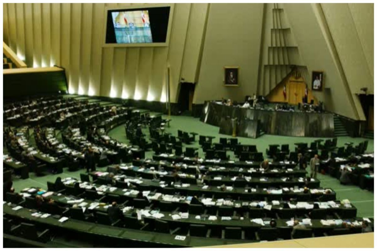 سخنگوی کمیسیون امور داخلی کشور در مجلس از اعلام نظر مثبت اعضای این کمیسیون نسبت به وزرای پیشنهادی اطلاعات و کشور در جریان رأی‌گیری جداگانه خبر داد.