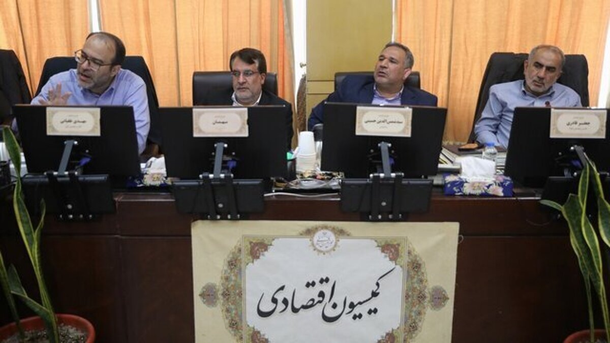 سخنگوی کمیسیون اقتصادی مجلس از موافقت این کمیسیون با برنامه وزرای پیشنهادی اقتصاد و صنعت، معدن و تجارت خبر داد.